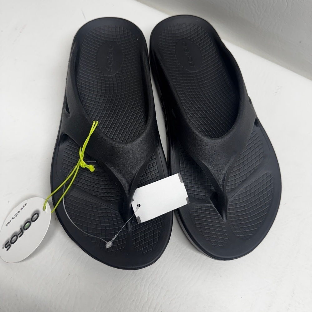 Oofos Black unisex Flip Flops size W10-M8 - Picture 2 of 5